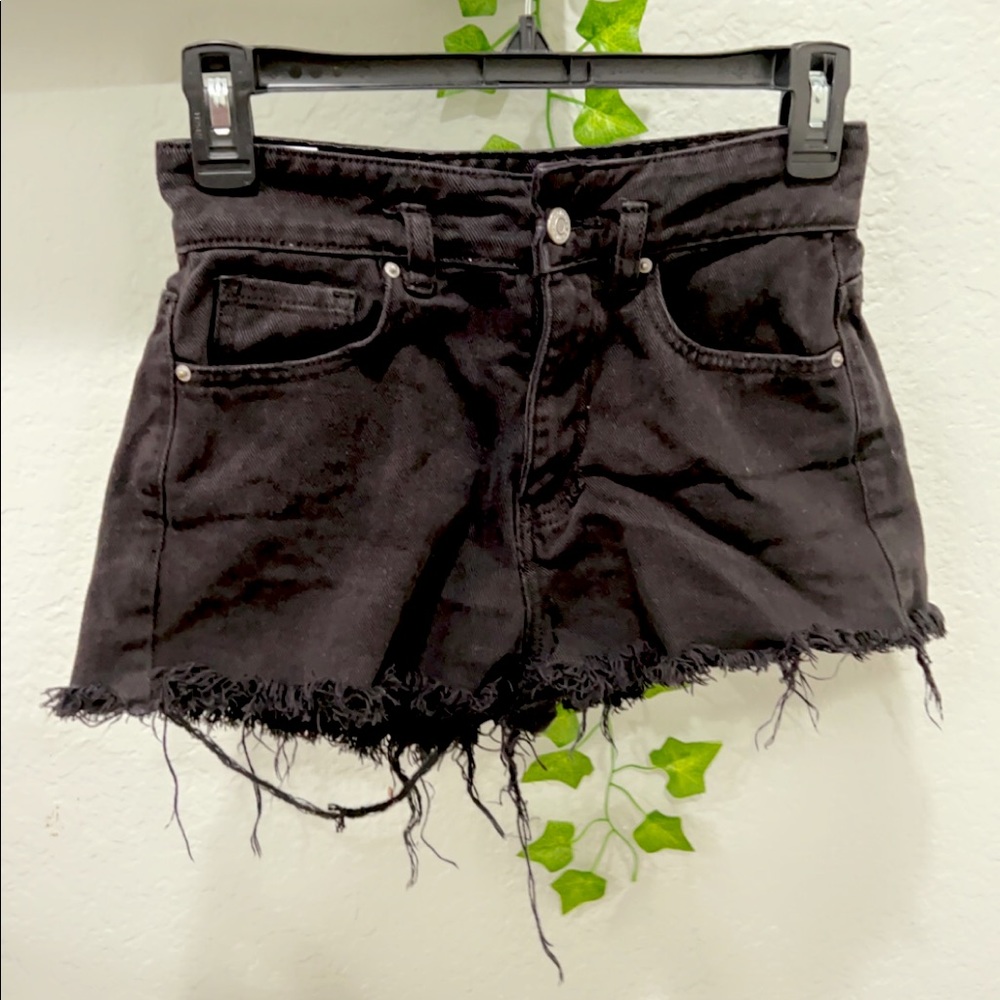 Cute pair of black Pacsun jean shorts!